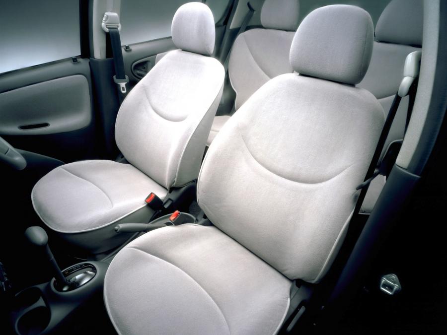  Toyota Vitz Clavia 1999 года  (фото 4 из 7)